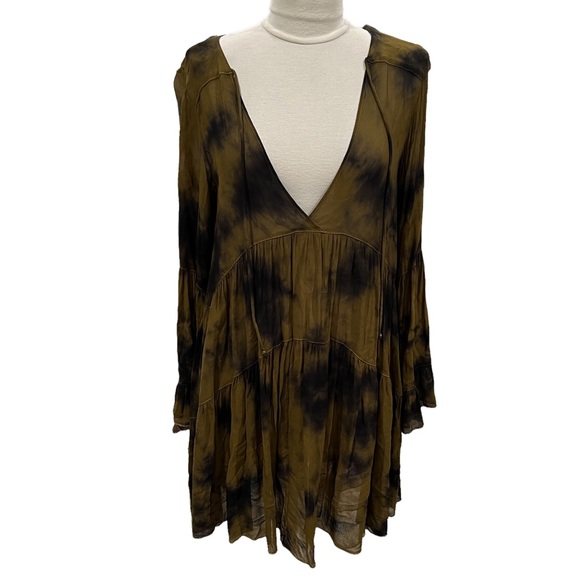 Young Fabulous & Broke Dresses & Skirts - YOUNG FABULOUS & BROKE Tie Dye V Neck Semi Sheer Size Small